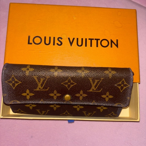Louis Vuitton long wallet. - Picture 1 of 5